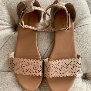 Girls gold sandals 3